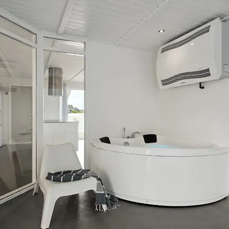 Beautiful In Ringkbing With 5 Bedrooms, Sauna And Indoor Swimming Pool