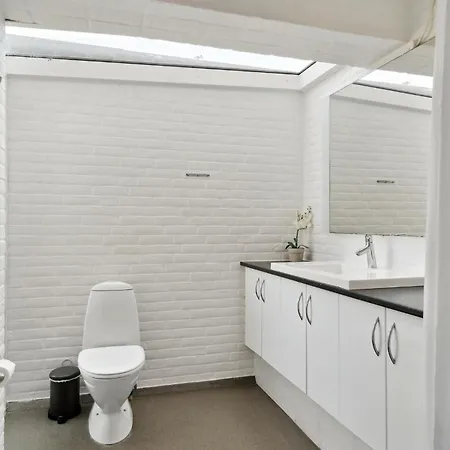 Casa vacanze Beautiful In Ringkbing With 5 Bedrooms, Sauna And Indoor Swimming Pool *